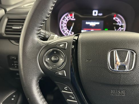 Used 2017 Honda Pilot Touring image 24