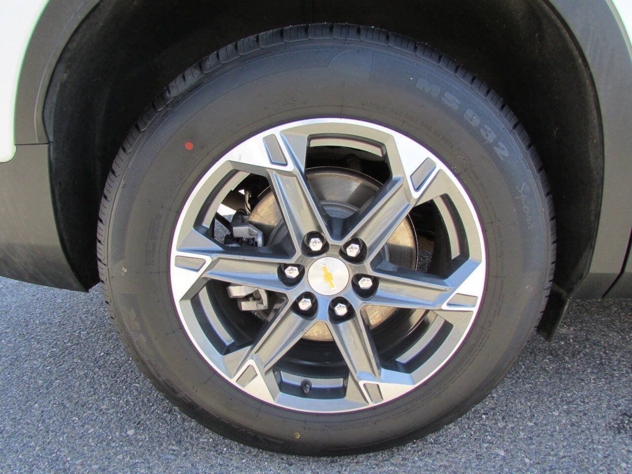 Used 2025 Chevrolet Blazer LT FWD image 11