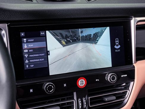 Certified 2025 Porsche Macan image 23