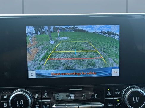 Used 2023 Toyota Highlander Limited FWD image 23