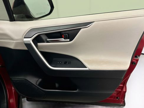 Used 2019 Toyota RAV4 Limited AWD/4WD image 35