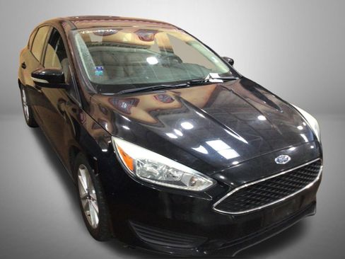 Used 2016 Ford Focus SE FWD image 1
