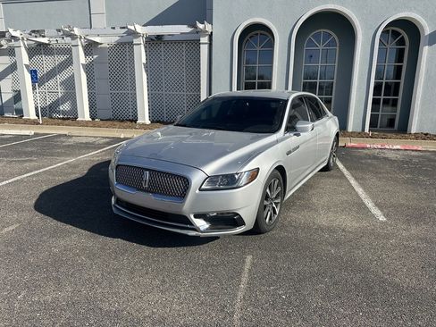 Used 2018 Lincoln Continental Premiere image 2