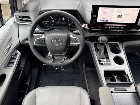 Certified 2025 Toyota Sienna XLE w/ XLE Plus Package AWD/4WD image 13