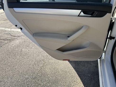 Used 2013 Volkswagen Passat 2.5 SE image 22