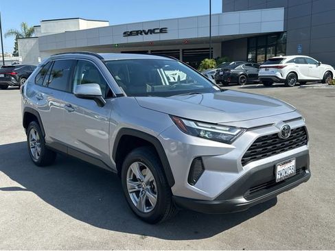 Used 2022 Toyota RAV4 XLE w/ Convenience Package AWD/4WD image 2
