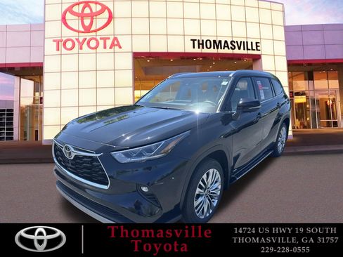New 2026 Toyota Highlander Platinum AWD/4WD image 1