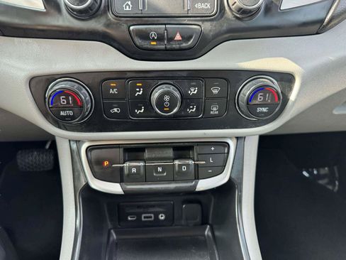 Used 2022 GMC Terrain SLT w/ Infotainment Package II AWD/4WD image 33