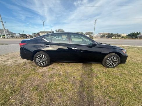 Used 2025 Nissan Altima 2.5 SV FWD image 8