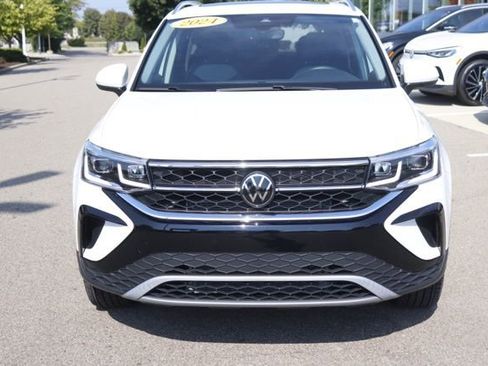 Used 2024 Volkswagen Taos SEL image 9
