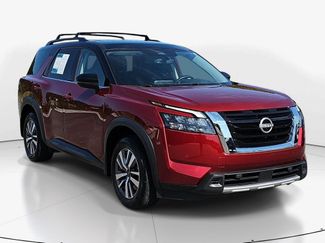 Used 2025 Nissan Pathfinder SL FWD video 3