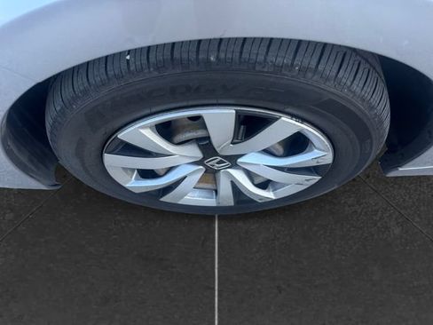 Used 2022 Honda Civic LX image 9