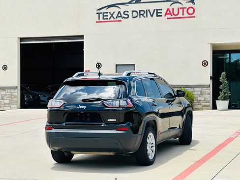 Used 2019 Jeep Cherokee Latitude w/ Popular Appearance Group FWD image 9