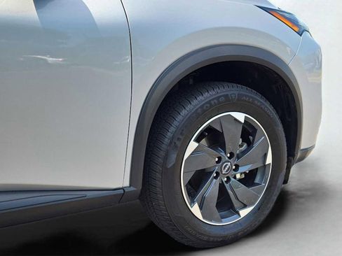 Used 2024 Nissan Rogue SV AWD/4WD image 11