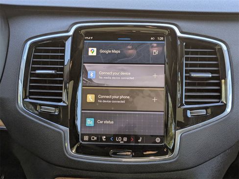 Certified 2025 Volvo XC90 B6 Plus image 19