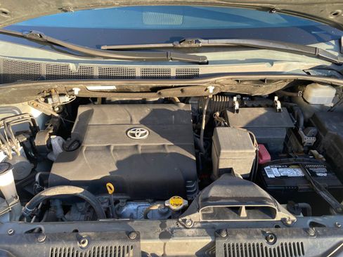 Used 2012 Toyota Sienna LE image 6