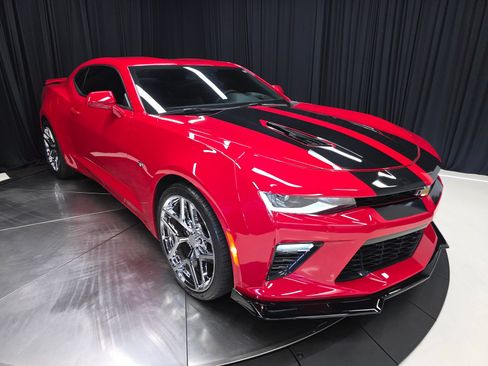 Used 2016 Chevrolet Camaro SS RWD image 7