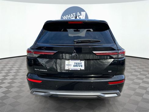 New 2025 Mitsubishi Outlander SE image 5