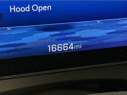 Used 2025 Chevrolet Traverse LT image 19