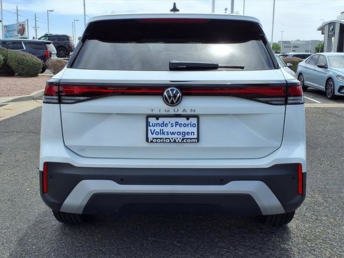 New 2026 Volkswagen Tiguan SE image 3