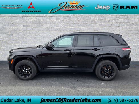 Used 2024 Jeep Grand Cherokee Altitude AWD/4WD image 2