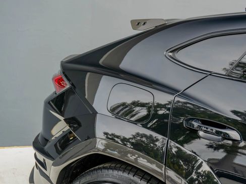 Used 2025 Lamborghini Urus SE image 37