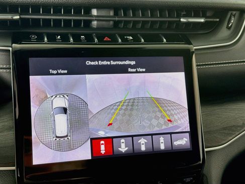 Used 2023 Jeep Grand Cherokee Limited w/ Luxury Tech Group II AWD/4WD image 8