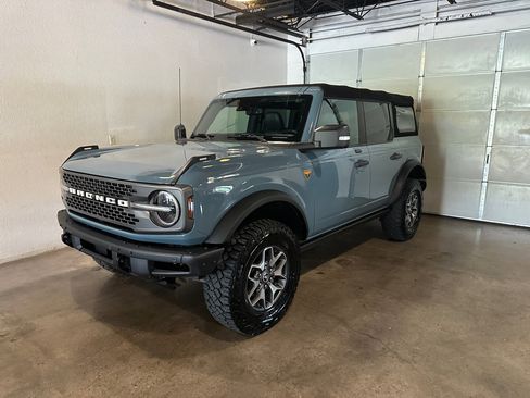Used 2021 Ford Bronco Badlands image 3