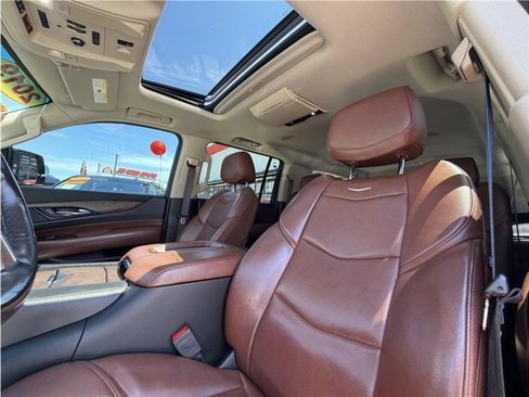 Used 2019 Cadillac Escalade ESV Premium Luxury AWD/4WD image 21