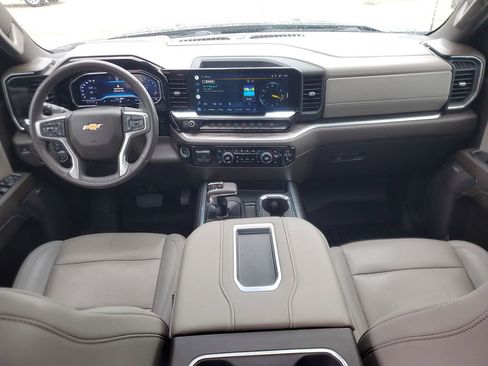 Used 2022 Chevrolet Silverado 1500 LTZ w/ LTZ Premium Package AWD/4WD image 12
