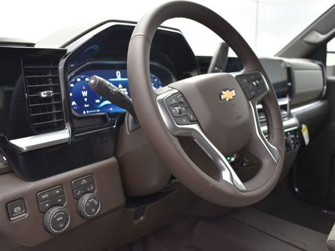 Used 2026 Chevrolet Silverado 1500 LT w/ Z71 Off-Road Package AWD/4WD image 12