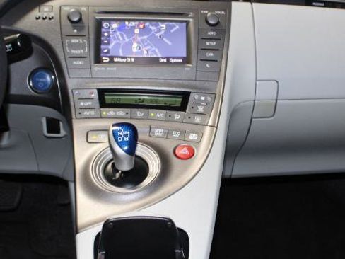 Used 2014 Toyota Prius Three image 31