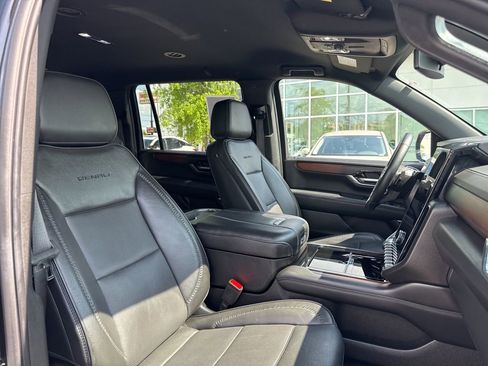 Used 2025 GMC Yukon XL Denali RWD image 18