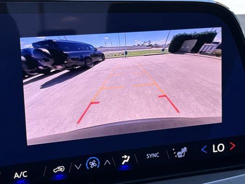 Certified 2026 Chevrolet Traverse LT FWD image 18