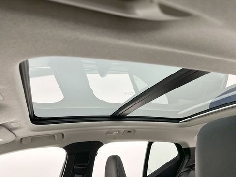 Certified 2025 Volvo XC40 B5 Plus image 22