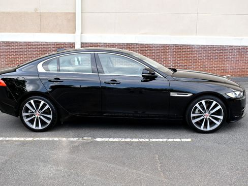 Used 2019 Jaguar XE Prestige image 6
