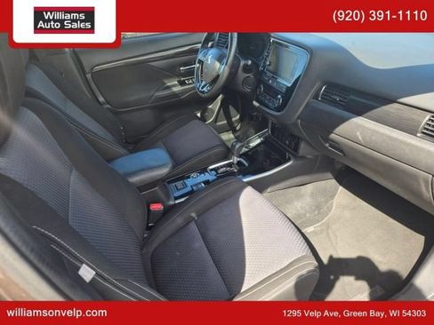 Used 2018 Mitsubishi Outlander LE AWD/4WD image 15