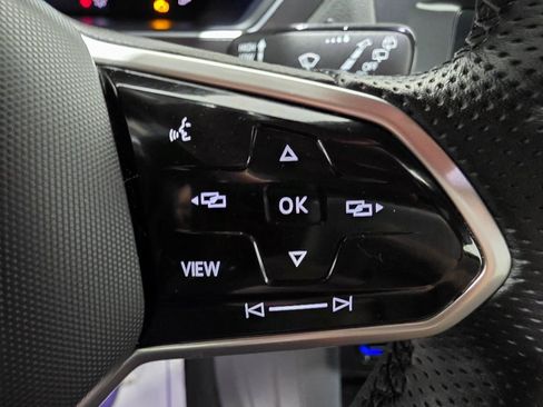 Used 2022 Volkswagen Tiguan SE R-Line image 6