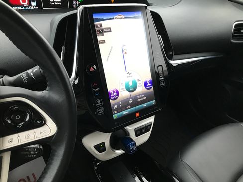 Used 2018 Toyota Prius Prime Advanced image 16