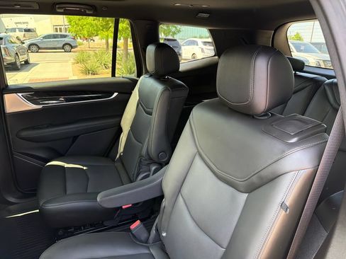 Used 2023 Cadillac XT6 Premium Luxury w/ Technology Package FWD image 37