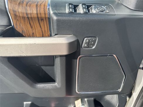 Used 2019 Ford F150 Lariat w/ Equipment Group 502A Luxury AWD/4WD image 17