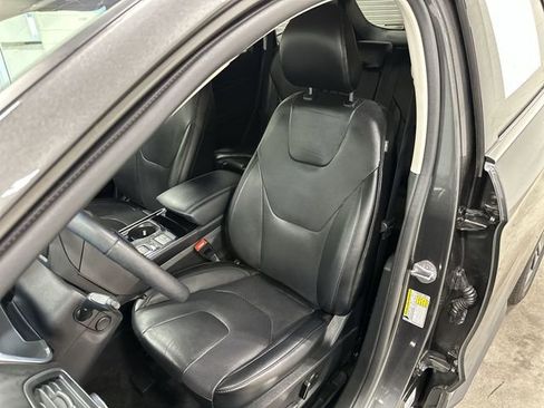 Used 2019 Ford Edge Titanium w/ Equipment Group 301A AWD/4WD image 15