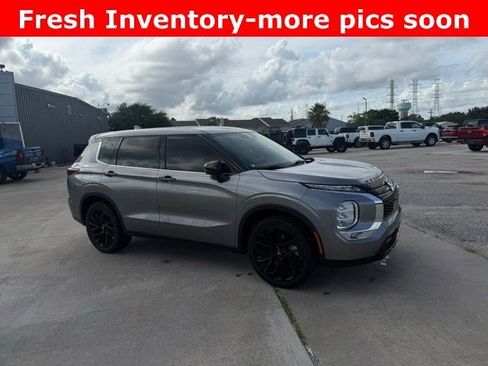 Used 2023 Mitsubishi Outlander SE FWD image 2