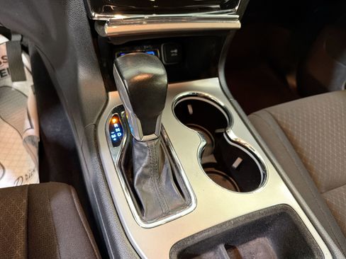 Used 2022 Jeep Grand Cherokee Laredo E image 21