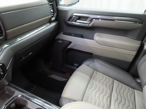 Used 2025 Chevrolet Silverado 1500 ZR2 w/ Technology Package image 30