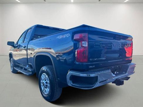 Used 2022 Chevrolet Silverado 2500 LT w/ Convenience Package image 6