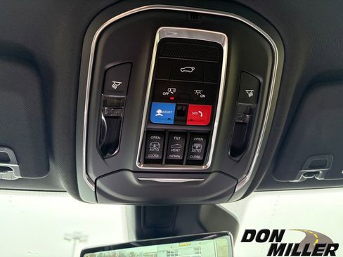 New 2025 Jeep Grand Cherokee Limited w/ Luxury Tech Group II image 22