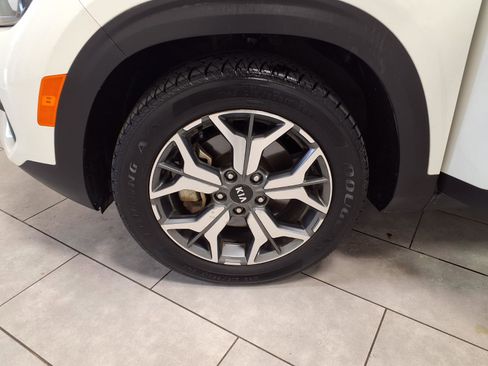 Used 2021 Kia Seltos EX image 29