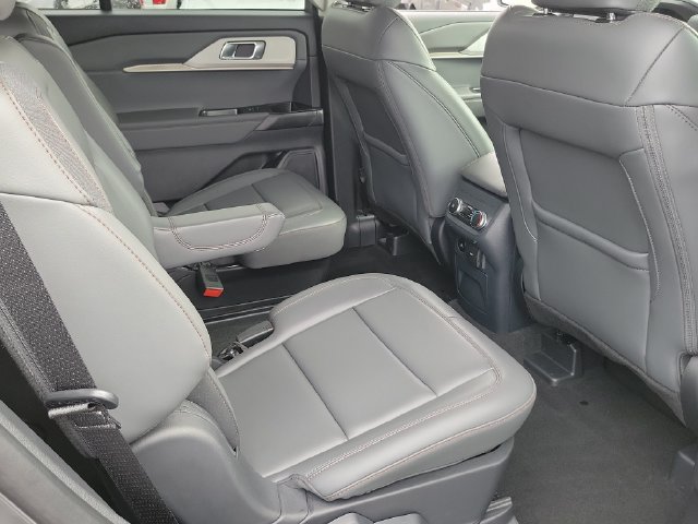 Used 2025 Ford Explorer Active w/ Active Comfort Package RWD image 17
