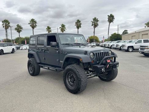 Used 2017 Jeep Wrangler Unlimited Sport w/ Quick Order Package 24S AWD/4WD image 2